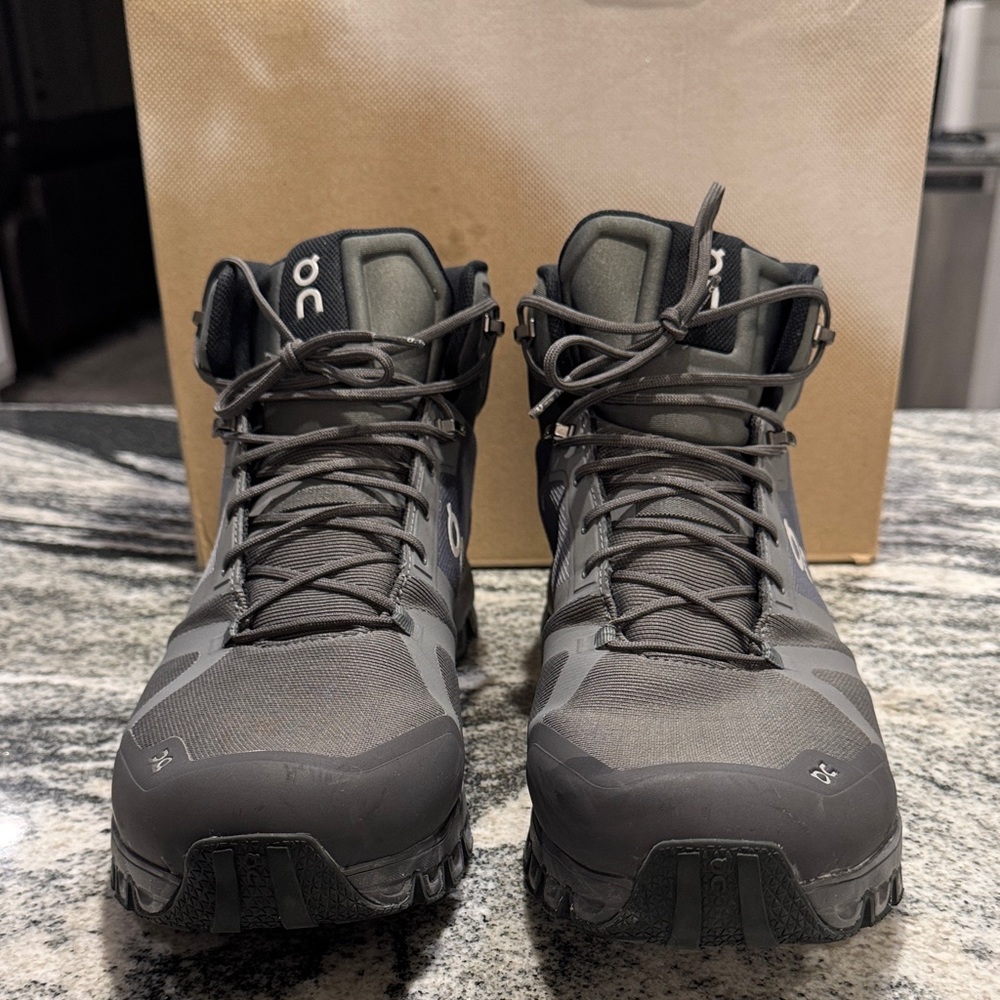 On Running Men's Black and Gray Boots - Picture 2 of 6